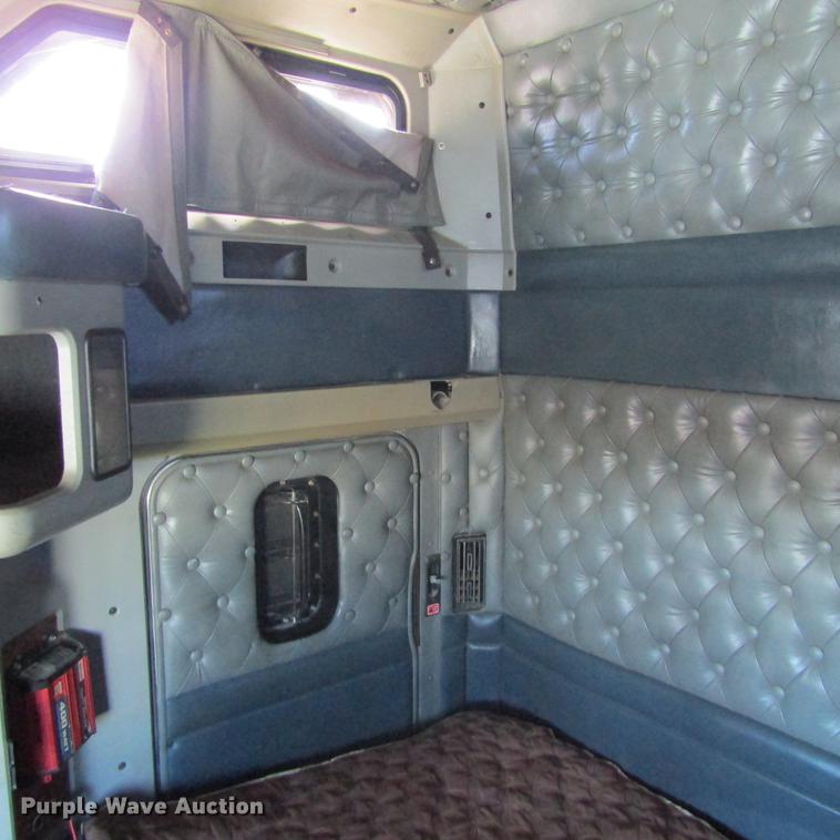 image for item DC0004 2001 Kenworth W900B semi truck