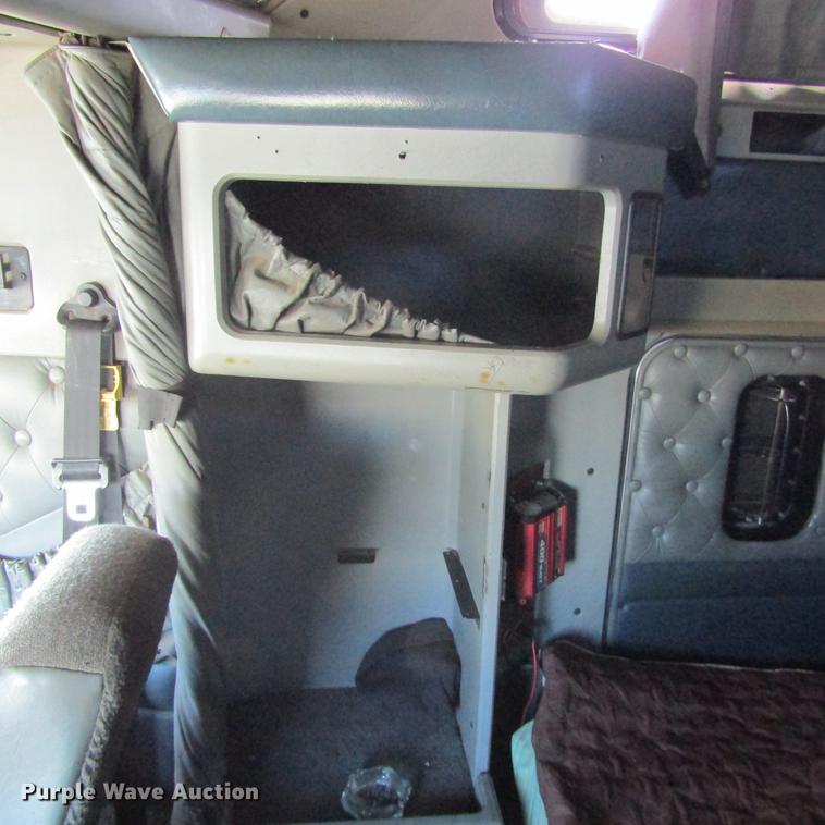 image for item DC0004 2001 Kenworth W900B semi truck