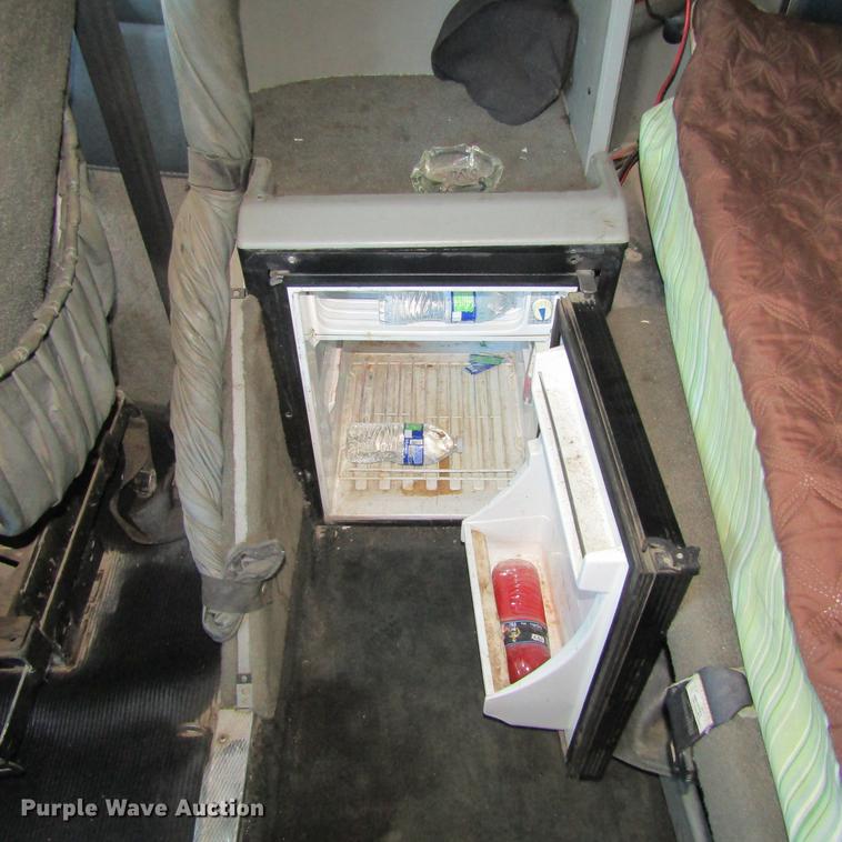 image for item DC0004 2001 Kenworth W900B semi truck