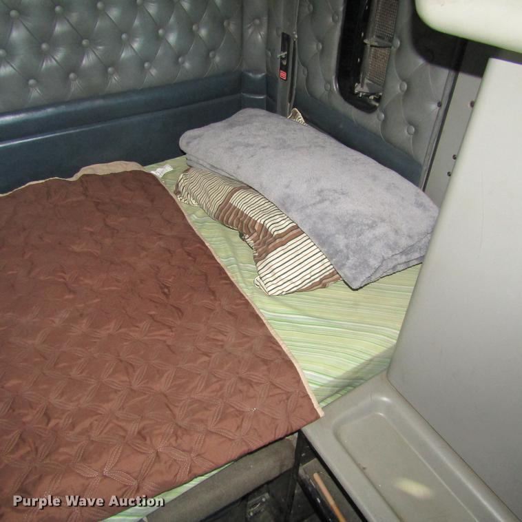 image for item DC0004 2001 Kenworth W900B semi truck