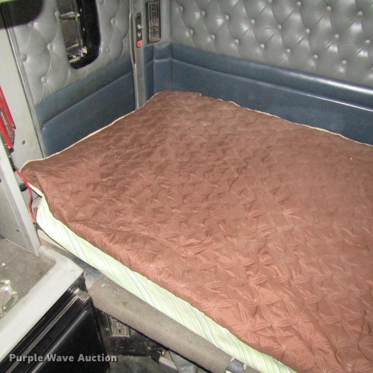 image for item DC0004 2001 Kenworth W900B semi truck