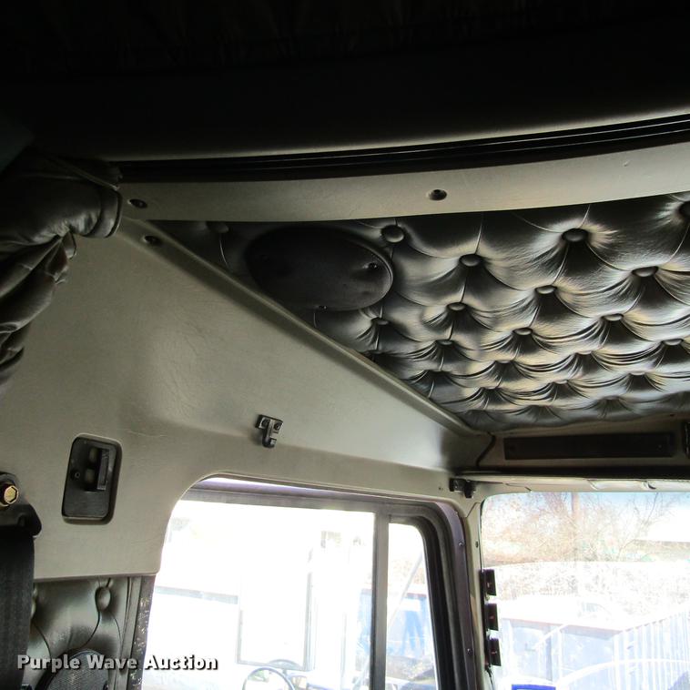 image for item DC0004 2001 Kenworth W900B semi truck