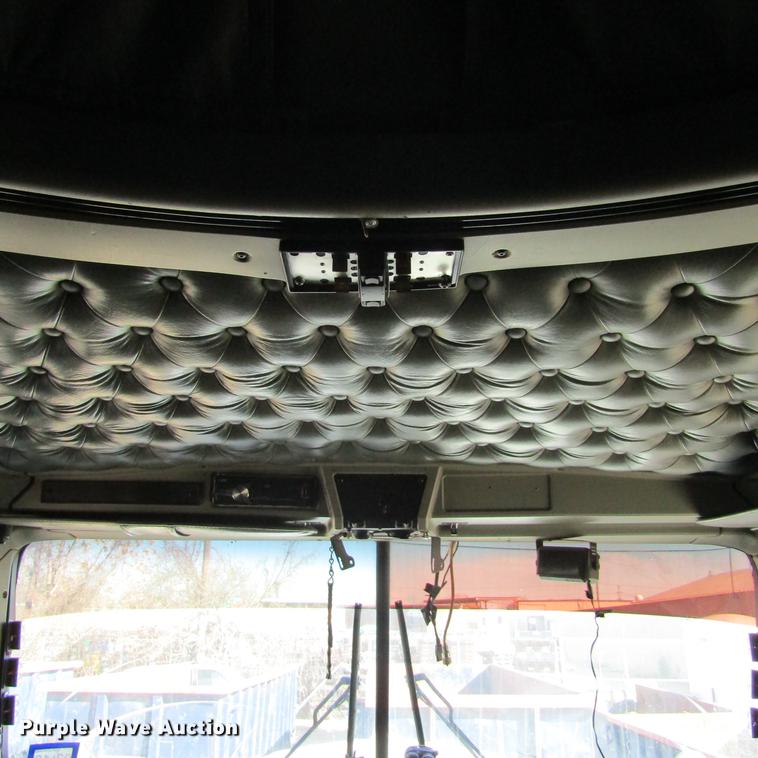 image for item DC0004 2001 Kenworth W900B semi truck