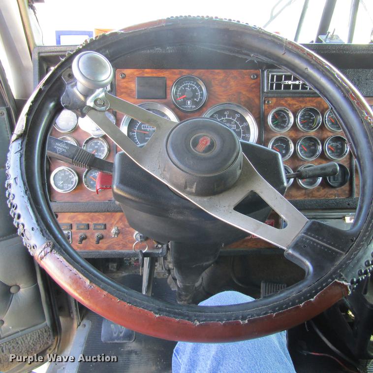 image for item DC0004 2001 Kenworth W900B semi truck