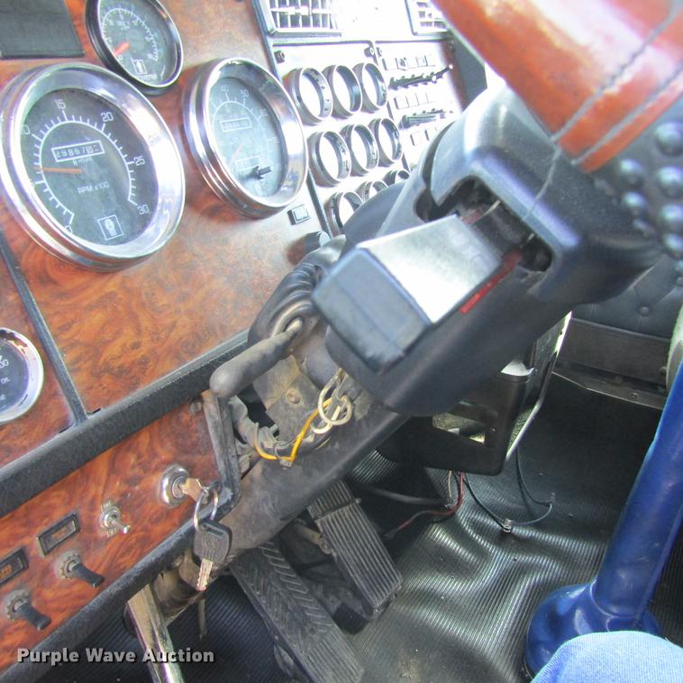 image for item DC0004 2001 Kenworth W900B semi truck