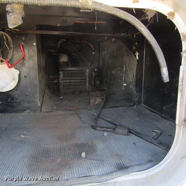 image for item DC0004 2001 Kenworth W900B semi truck