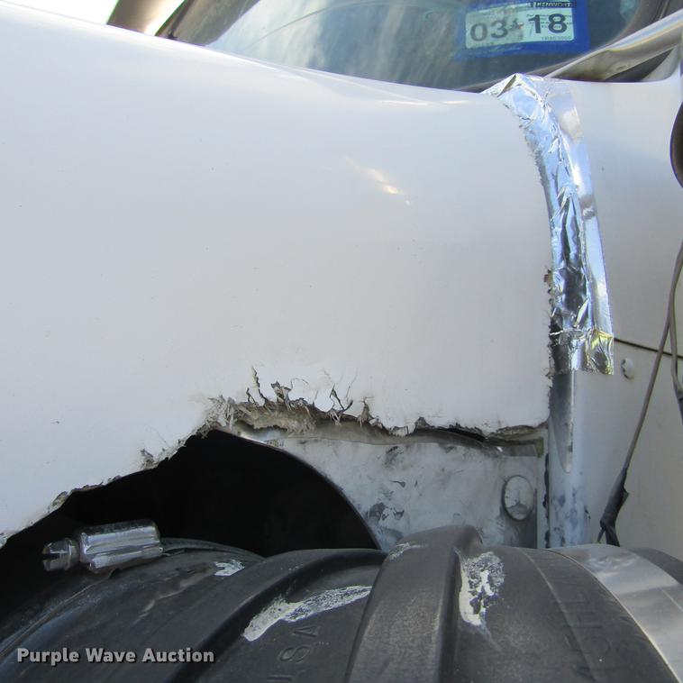 image for item DC0004 2001 Kenworth W900B semi truck