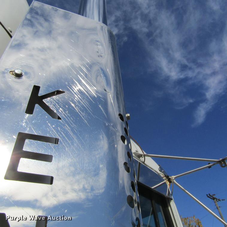 image for item DC0004 2001 Kenworth W900B semi truck