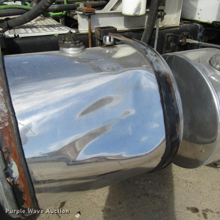 image for item DC0004 2001 Kenworth W900B semi truck