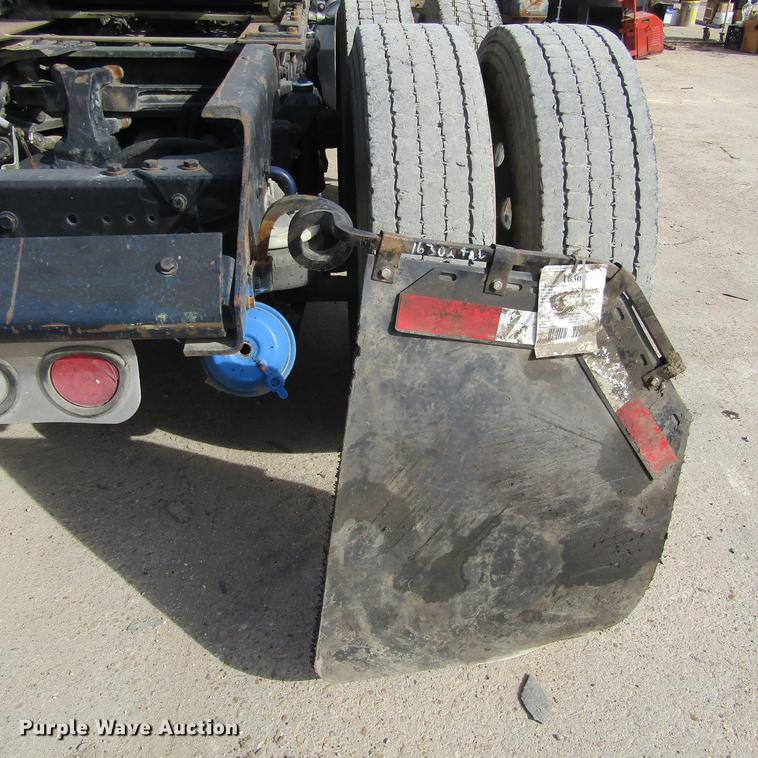 image for item DC0004 2001 Kenworth W900B semi truck