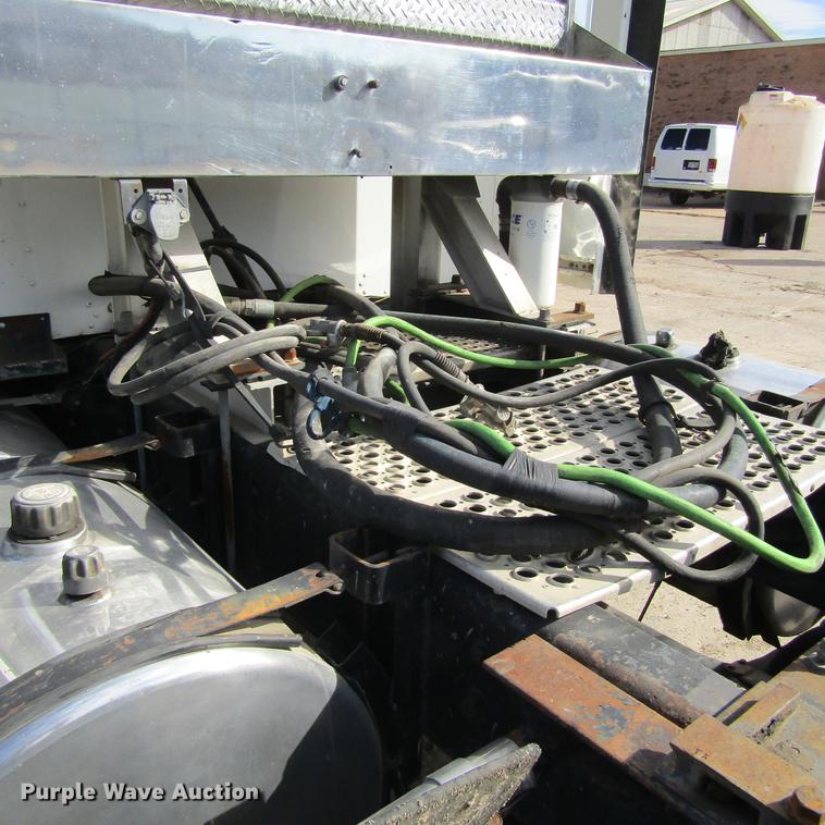 image for item DC0004 2001 Kenworth W900B semi truck