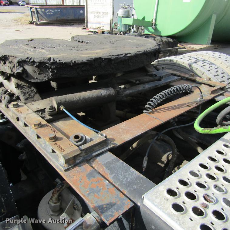 image for item DC0004 2001 Kenworth W900B semi truck