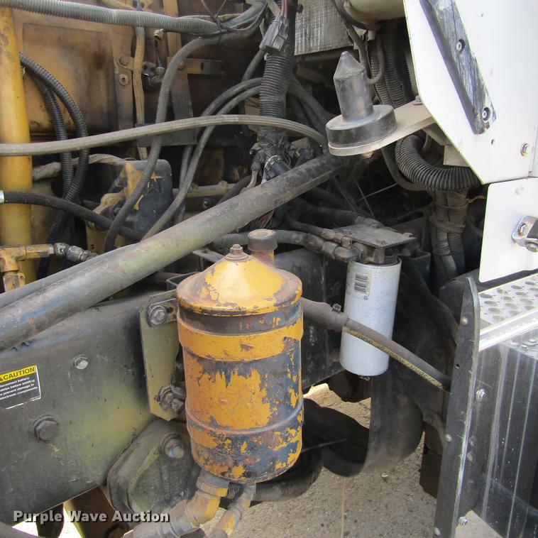 image for item DC0004 2001 Kenworth W900B semi truck