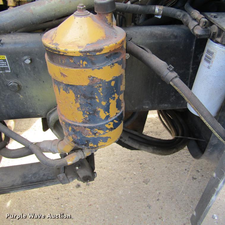 image for item DC0004 2001 Kenworth W900B semi truck