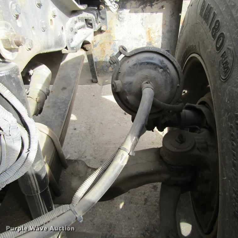 image for item DC0004 2001 Kenworth W900B semi truck