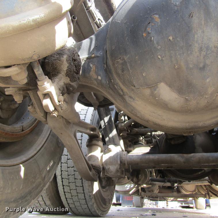 image for item DC0004 2001 Kenworth W900B semi truck