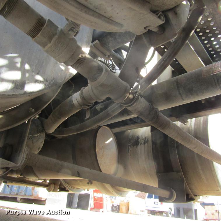 image for item DC0004 2001 Kenworth W900B semi truck