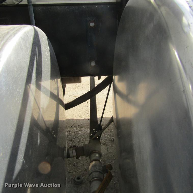 image for item DC0004 2001 Kenworth W900B semi truck