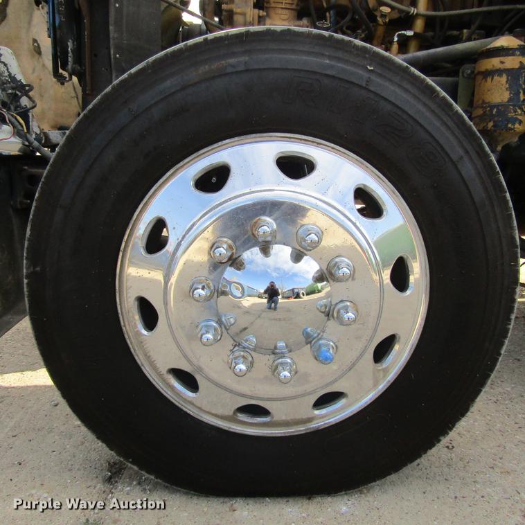 image for item DC0004 2001 Kenworth W900B semi truck