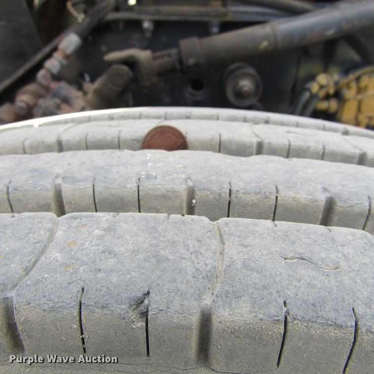 image for item DC0004 2001 Kenworth W900B semi truck