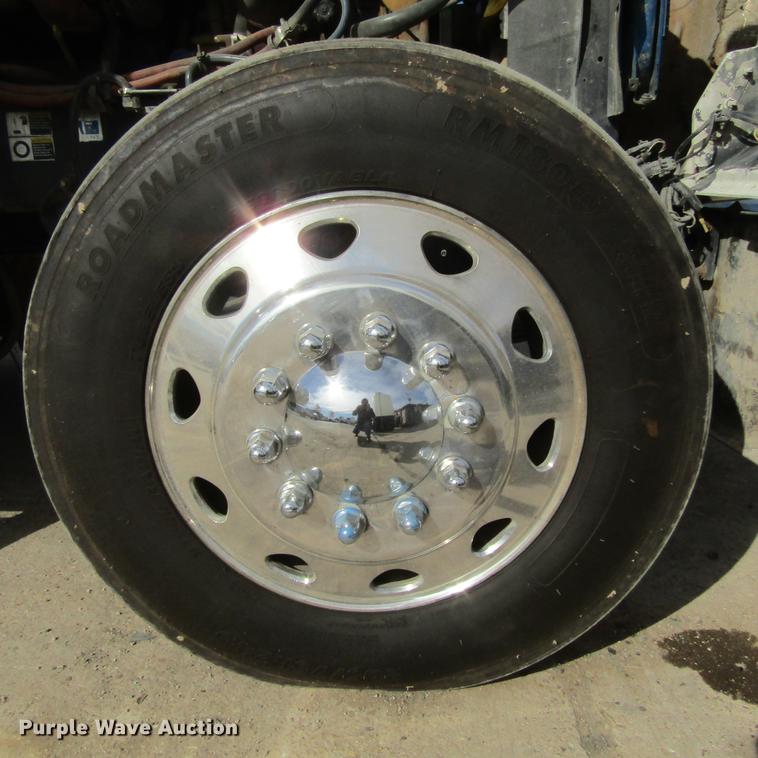 image for item DC0004 2001 Kenworth W900B semi truck