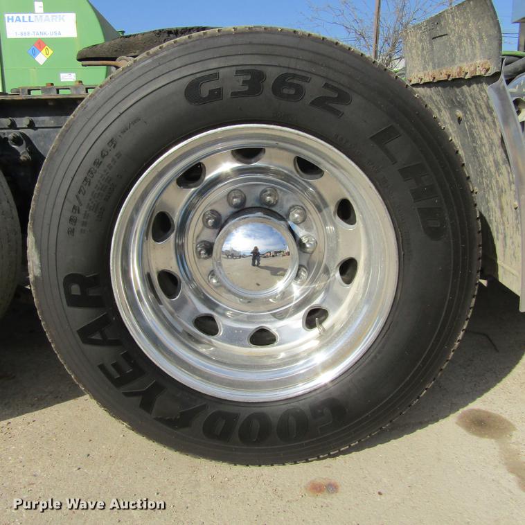 image for item DC0004 2001 Kenworth W900B semi truck