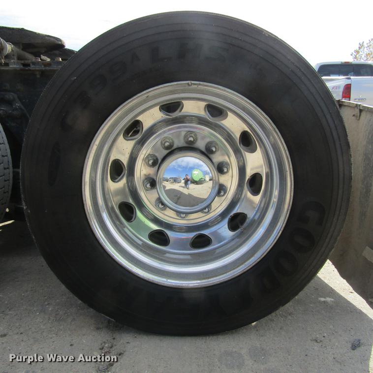 image for item DC0004 2001 Kenworth W900B semi truck