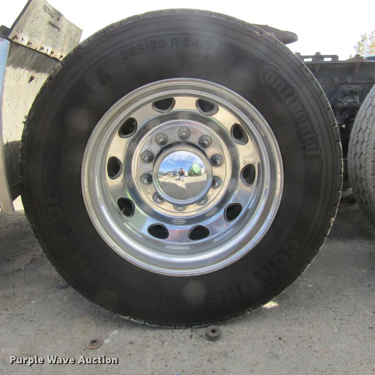 image for item DC0004 2001 Kenworth W900B semi truck