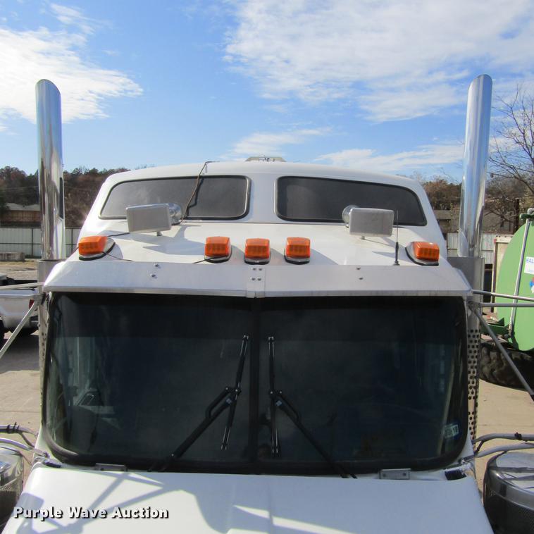 image for item DC0004 2001 Kenworth W900B semi truck