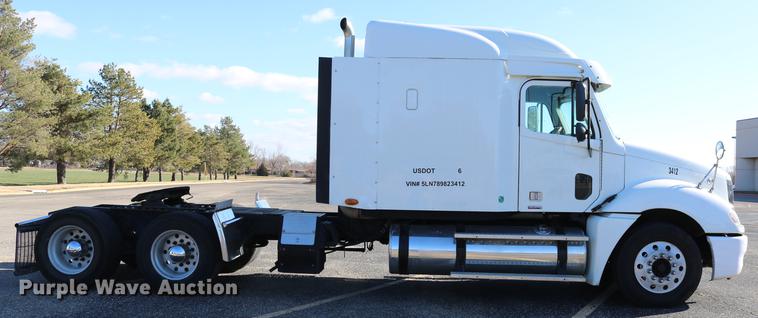image for item DC3581 2005 Freightliner Columbia 120 semi truck