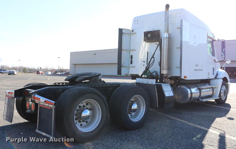 image for item DC3581 2005 Freightliner Columbia 120 semi truck