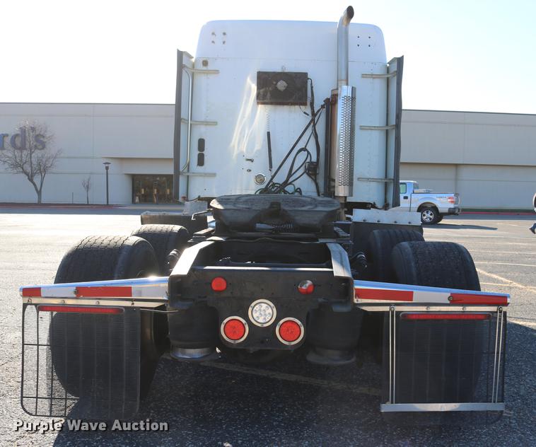 image for item DC3581 2005 Freightliner Columbia 120 semi truck