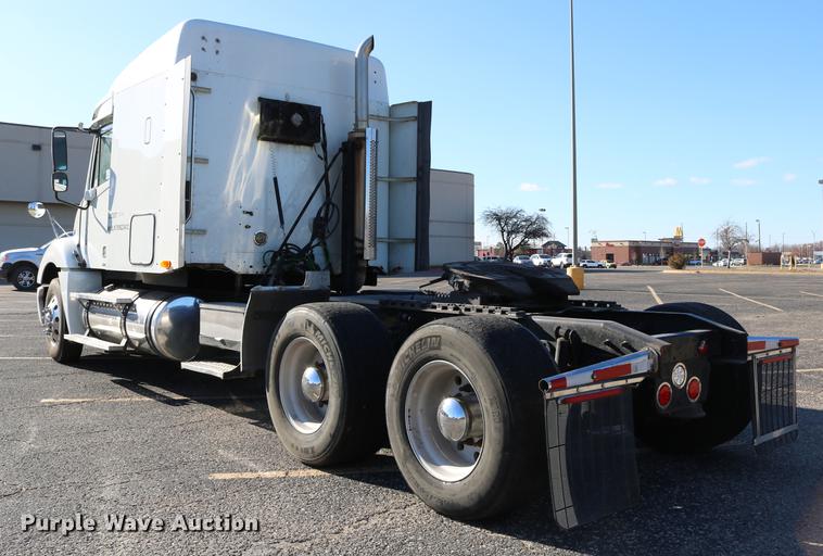 image for item DC3581 2005 Freightliner Columbia 120 semi truck