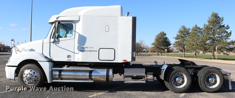 image for item DC3581 2005 Freightliner Columbia 120 semi truck