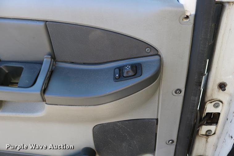 image for item DC3581 2005 Freightliner Columbia 120 semi truck