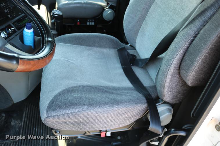 image for item DC3581 2005 Freightliner Columbia 120 semi truck