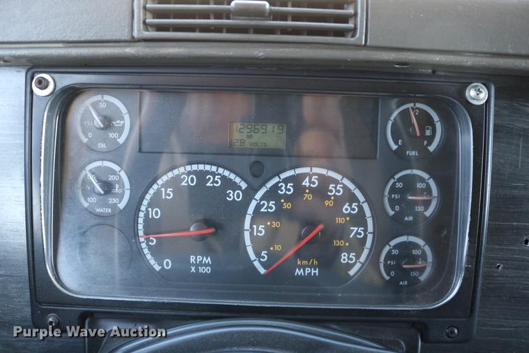 image for item DC3581 2005 Freightliner Columbia 120 semi truck