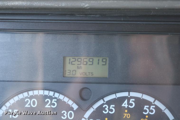 image for item DC3581 2005 Freightliner Columbia 120 semi truck