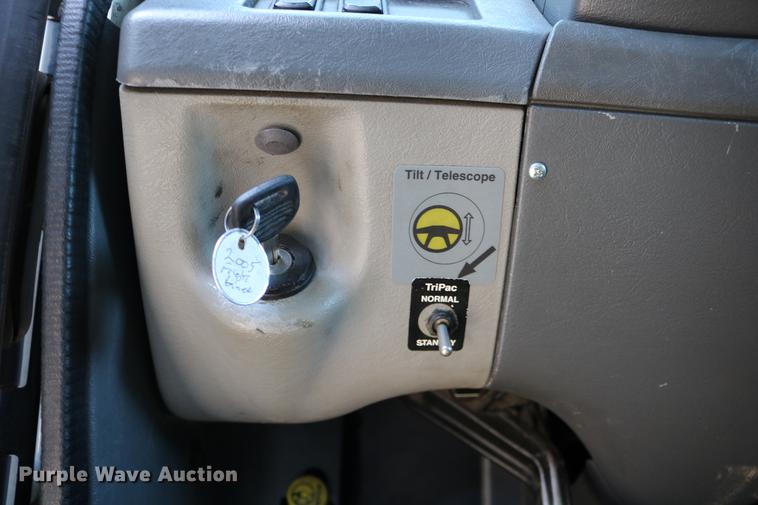 image for item DC3581 2005 Freightliner Columbia 120 semi truck