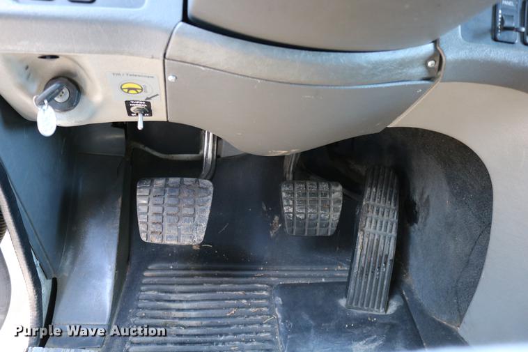 image for item DC3581 2005 Freightliner Columbia 120 semi truck