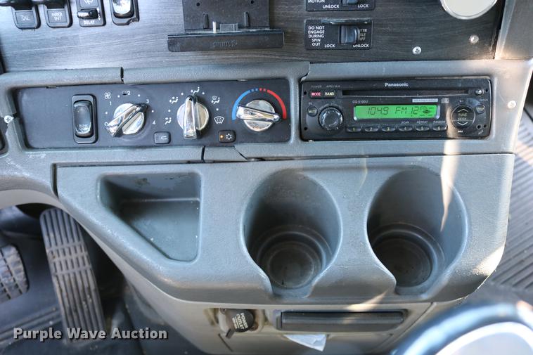 image for item DC3581 2005 Freightliner Columbia 120 semi truck