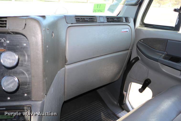 image for item DC3581 2005 Freightliner Columbia 120 semi truck