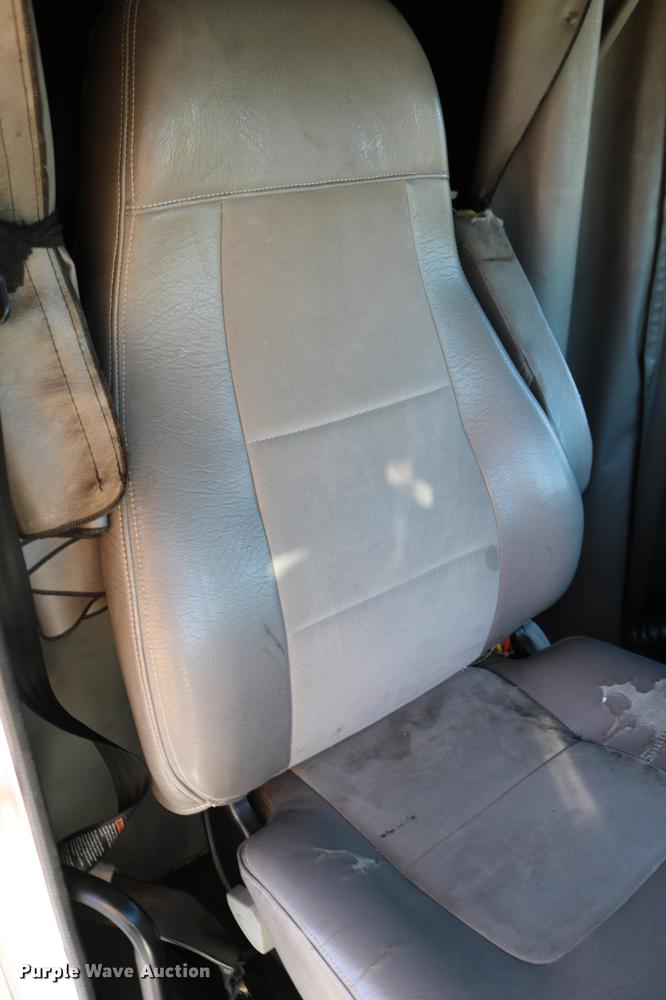 image for item DC3581 2005 Freightliner Columbia 120 semi truck