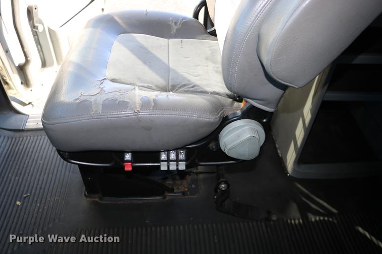 image for item DC3581 2005 Freightliner Columbia 120 semi truck