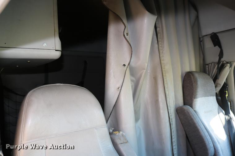 image for item DC3581 2005 Freightliner Columbia 120 semi truck