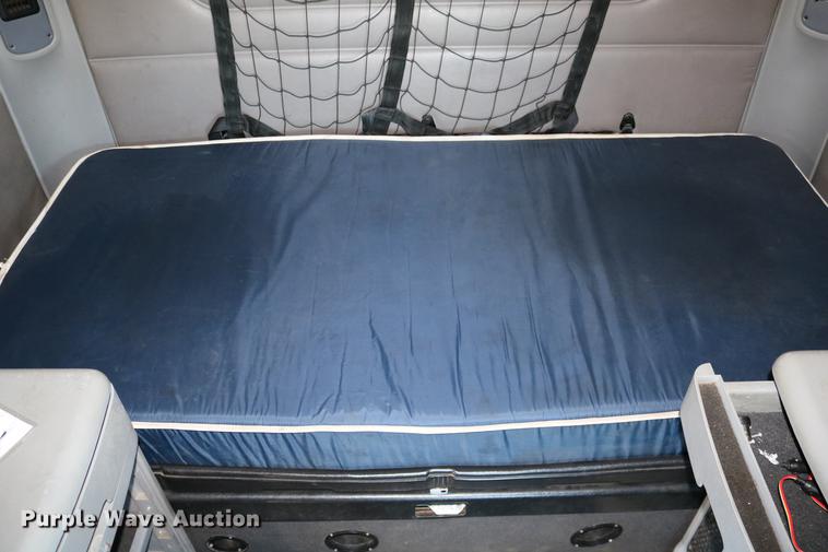 image for item DC3581 2005 Freightliner Columbia 120 semi truck