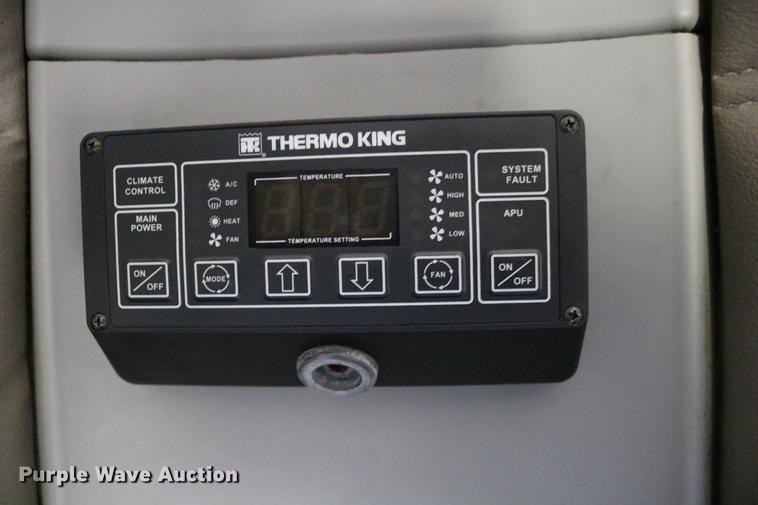 image for item DC3581 2005 Freightliner Columbia 120 semi truck