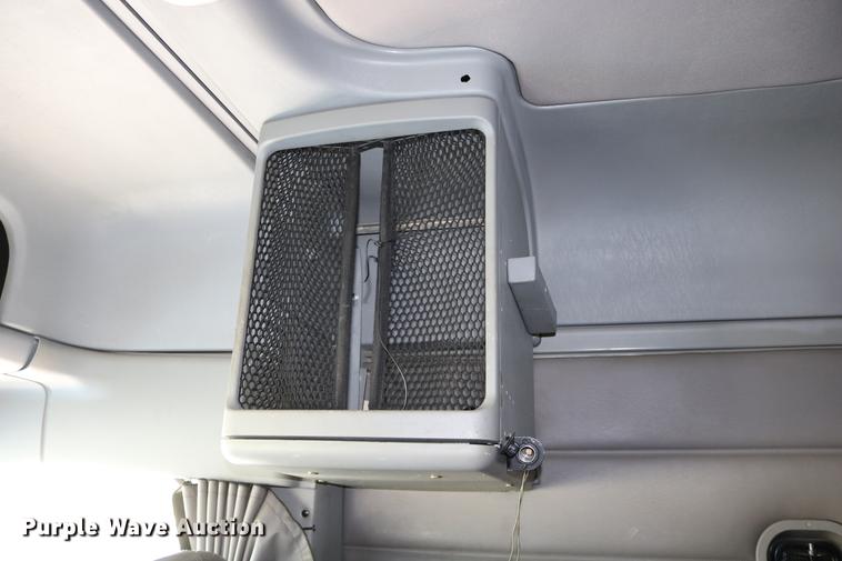 image for item DC3581 2005 Freightliner Columbia 120 semi truck