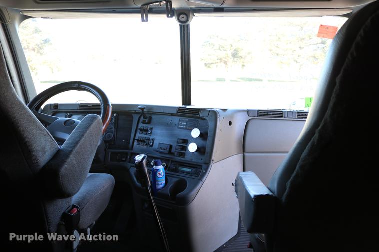 image for item DC3581 2005 Freightliner Columbia 120 semi truck