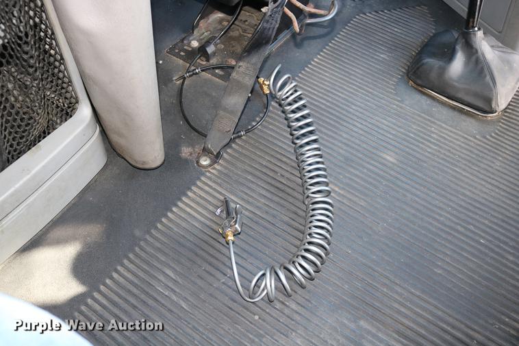 image for item DC3581 2005 Freightliner Columbia 120 semi truck